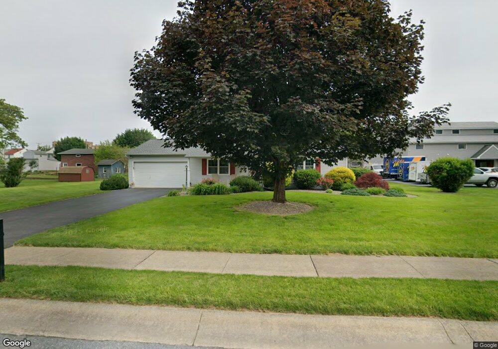 211 E Carpenter Ave, Myerstown, PA 17067 - photo 1