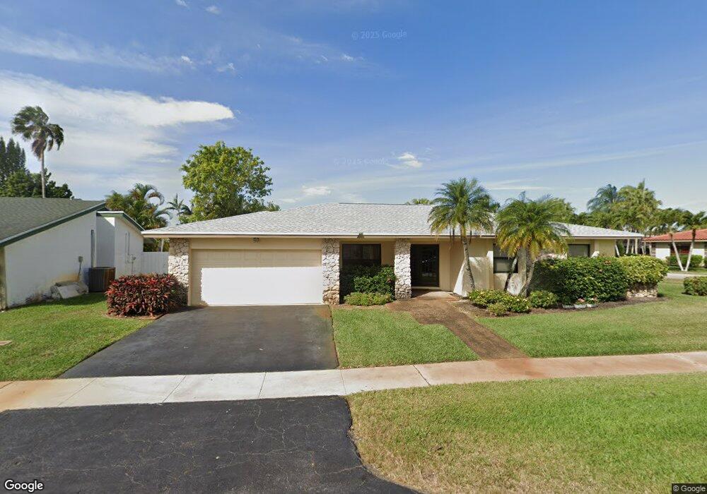 561 Royal Poinciana Ct, Weston, FL 33326 - photo 1