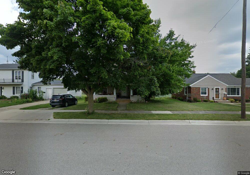 315 E Irwin St, Bad Axe, MI 48413 - photo 1