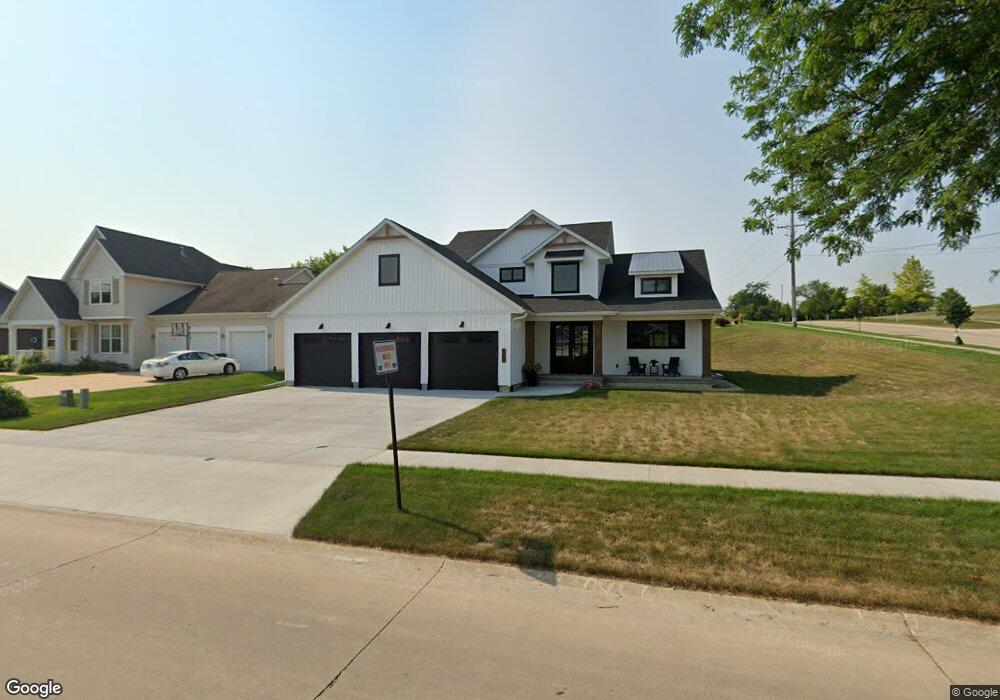 6427 Ushers Ridge Dr NE, Cedar Rapids, IA 52411 - photo 1