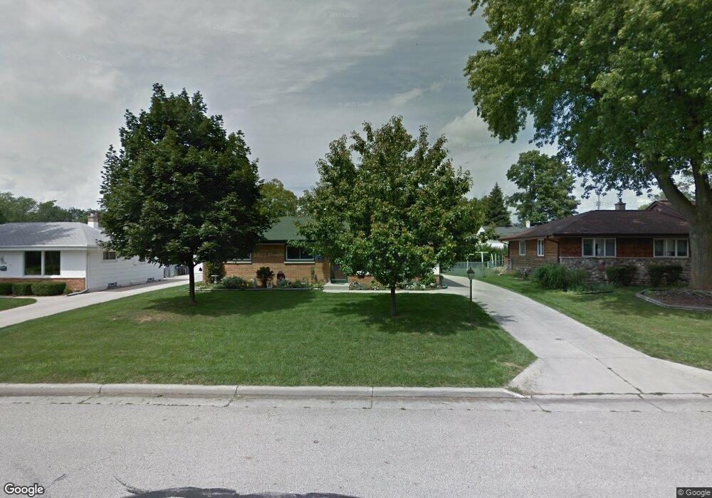 N92W17072 Roger Ave, Menomonee Falls, WI 53051 - photo 1