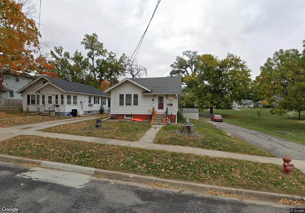 228 W 10th St S, Newton, IA 50208 - photo 1