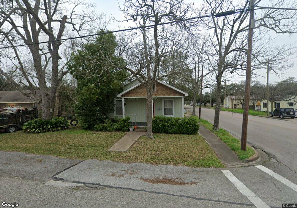 702 S Hill St, Alvin, TX 77511 - photo 1