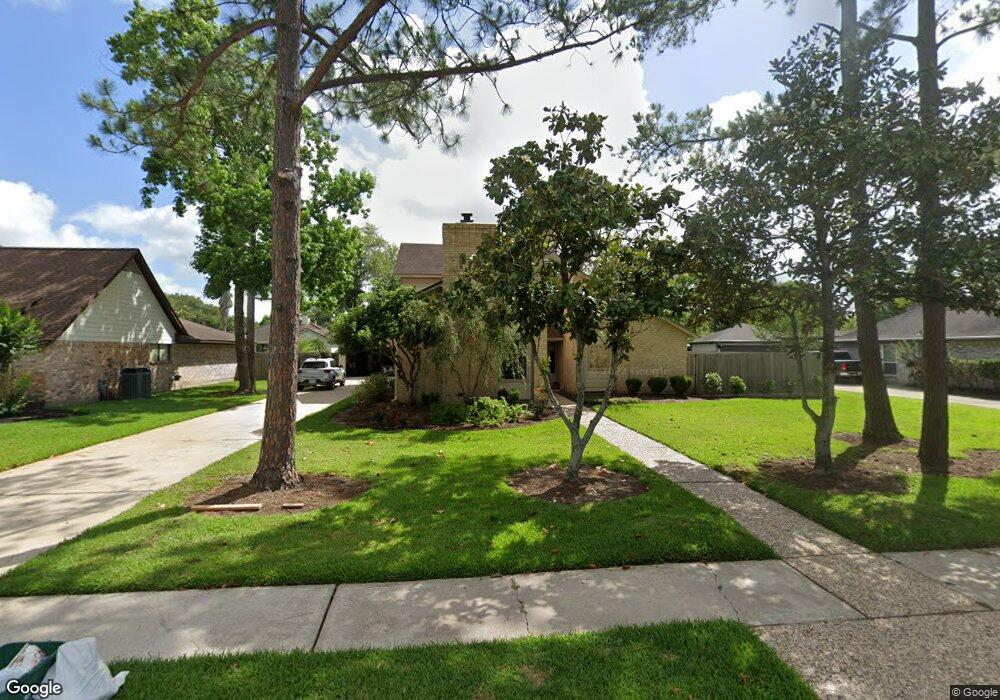 1901 Hunt Dr, Friendswood, TX 77546 - photo 1