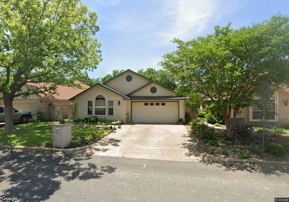 607 Courtney St, Fredericksburg, TX 78624 - photo 1