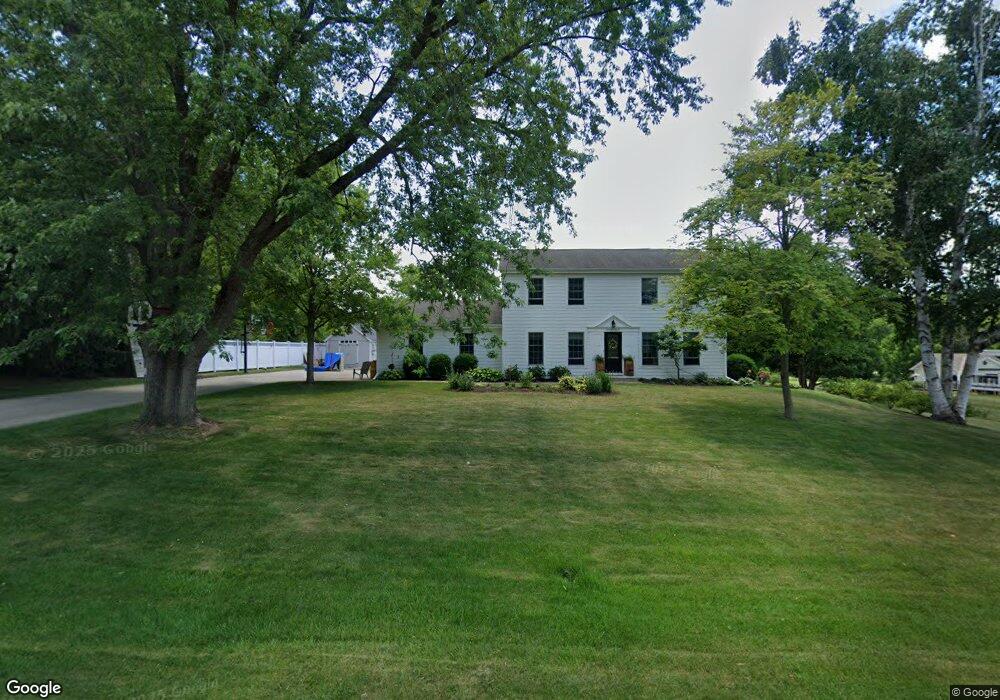 N50W27807 N Courtland Cir, Pewaukee, WI 53072 - photo 1