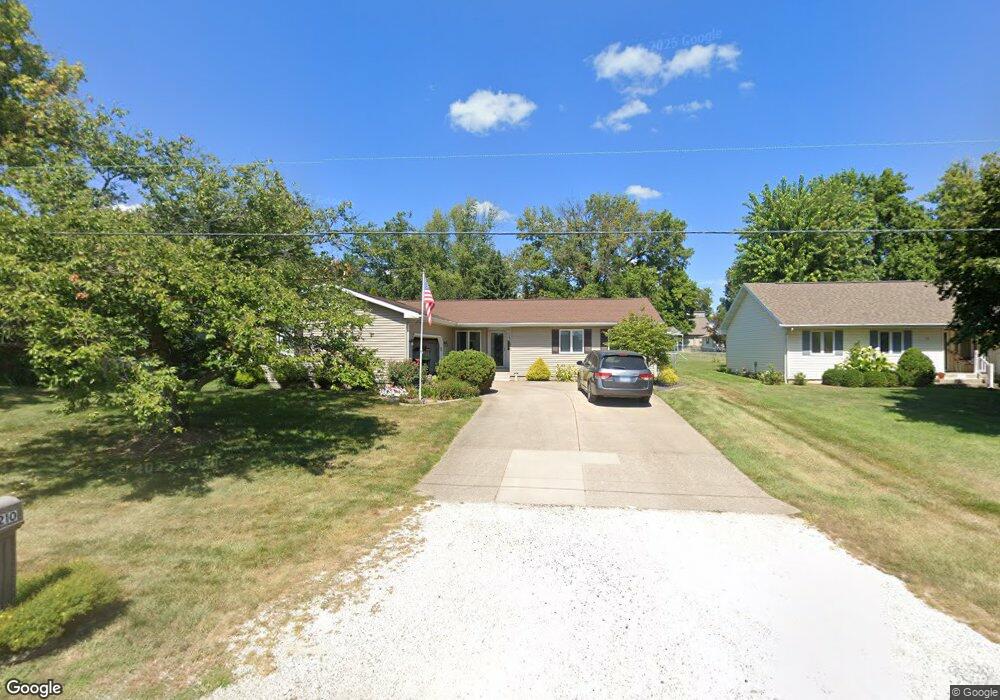 1210 Sherwood Eddy Dr, Jacksonville, IL 62650 - photo 1