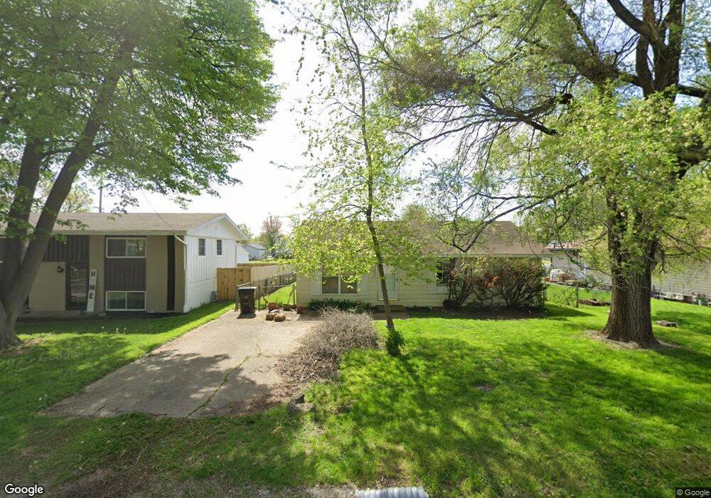 1704 N Kankakee St, Lincoln, IL 62656 - photo 1