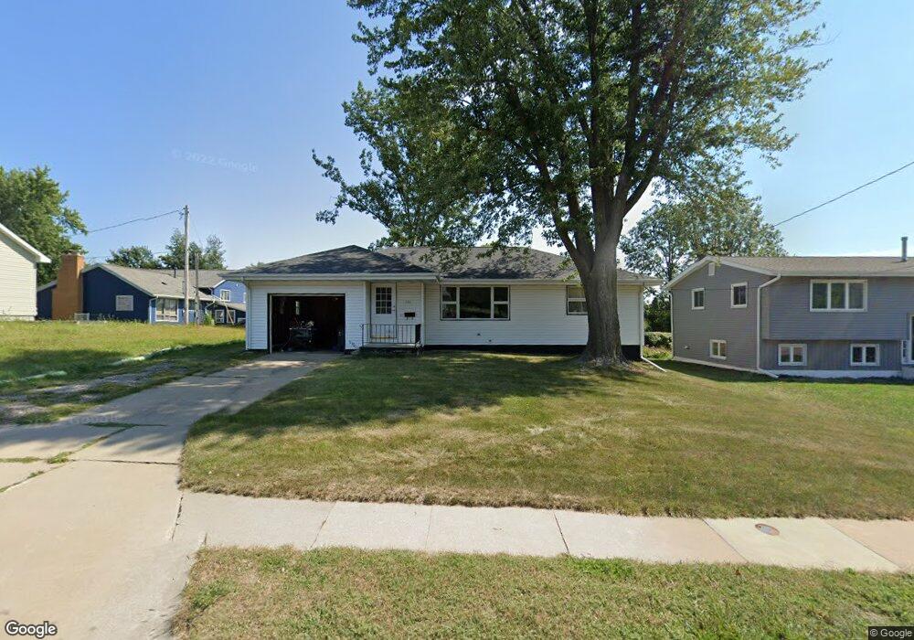 111 Edgewood Rd SW, Cedar Rapids, IA 52404 - photo 1