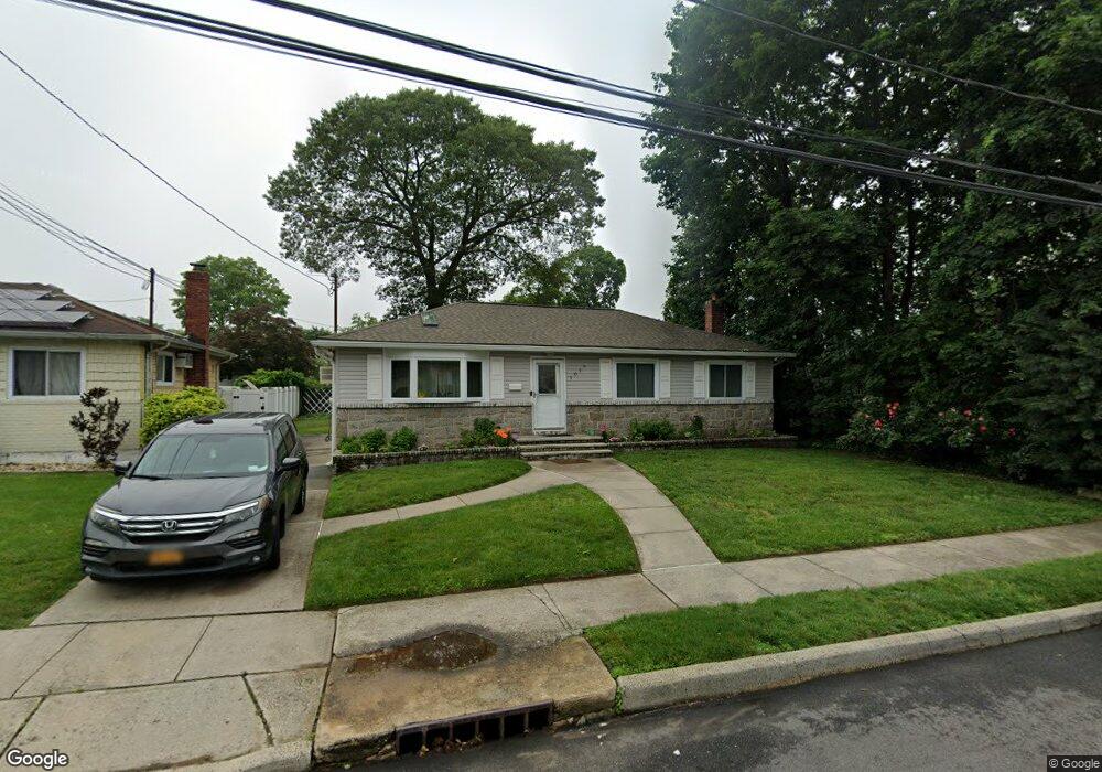 1016 Owasco Rd, West Hempstead, NY 11552 - photo 1