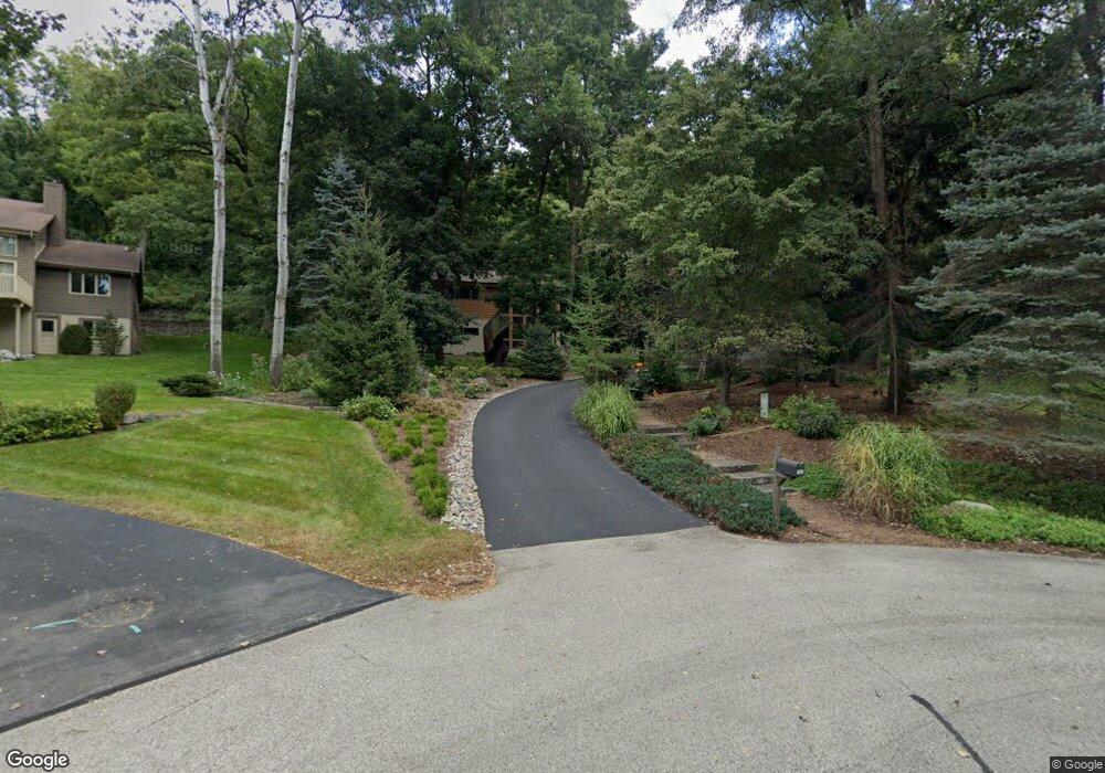 780 Garrison Ct, Delafield, WI 53018 - photo 1