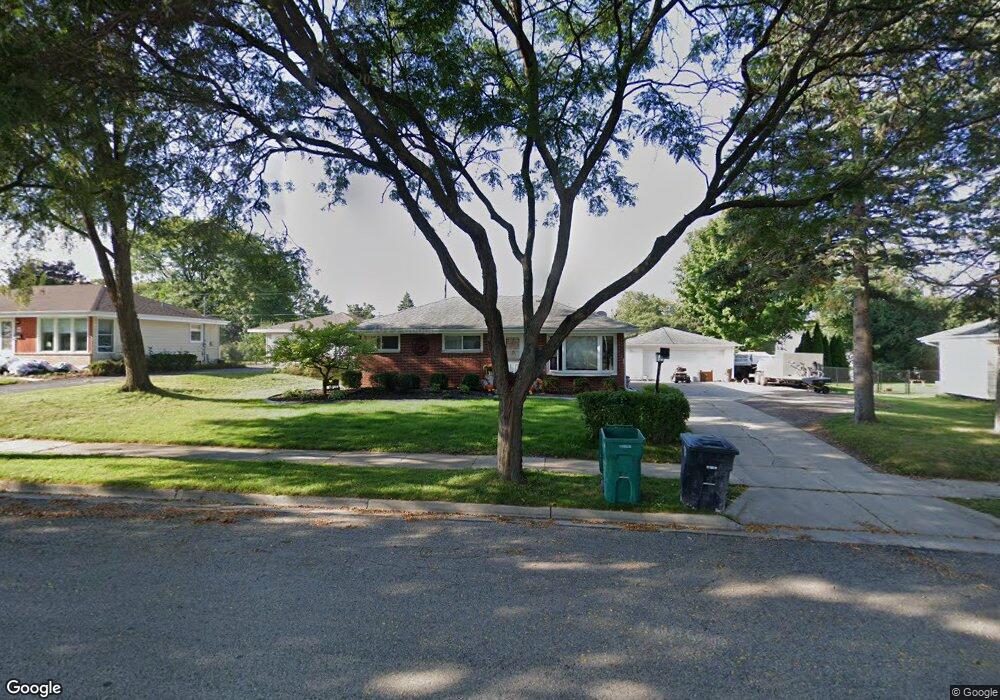 W152N8345 Elm Ln, Menomonee Falls, WI 53051 - photo 1