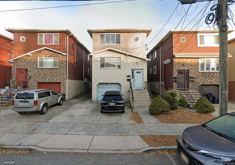 Sold $935,000 • Co-Listing Agent