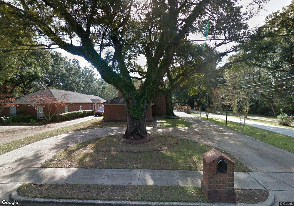 4043 Hillcrest Ln W, Mobile, AL 36693 - photo 1