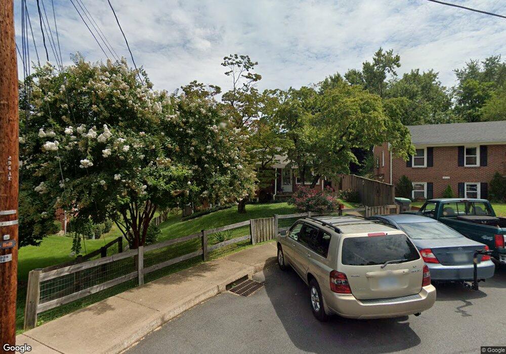 816 Saint James Cir, Charlottesville, VA 22902 - photo 1