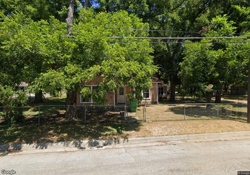 1022 N Taylor St, Gainesville, TX 76240 - photo 1