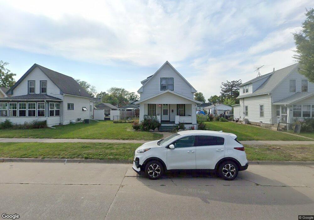 1820 J St SW, Cedar Rapids, IA 52404 - photo 1