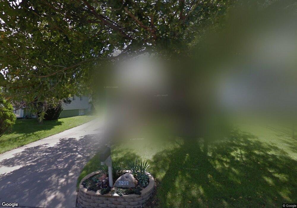 3207 29th Ave SW, Cedar Rapids, IA 52404 - photo 1