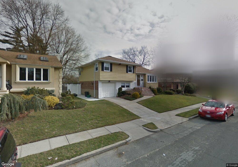 1525 Peapond Rd, North Bellmore, NY 11710 - photo 1