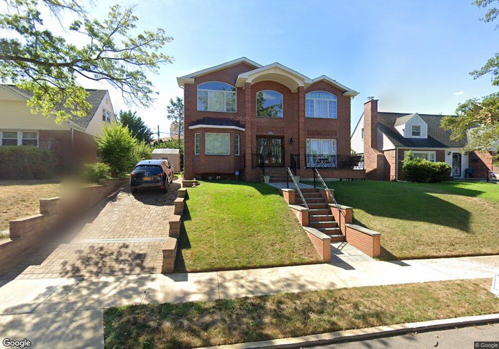 24572 63rd Ave, Little Neck, NY 11362 - photo 1