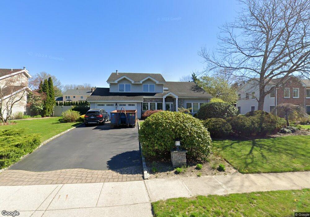 15 Timber Ridge Dr, ComMacK, NY 11725 - photo 1