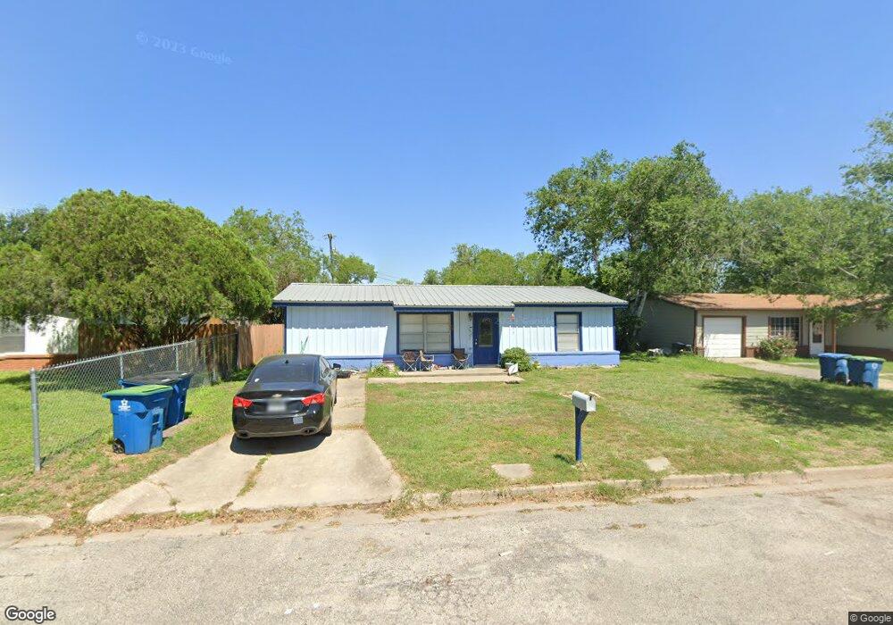 1519 E Rosewood St, Beeville, TX 78102 - photo 1
