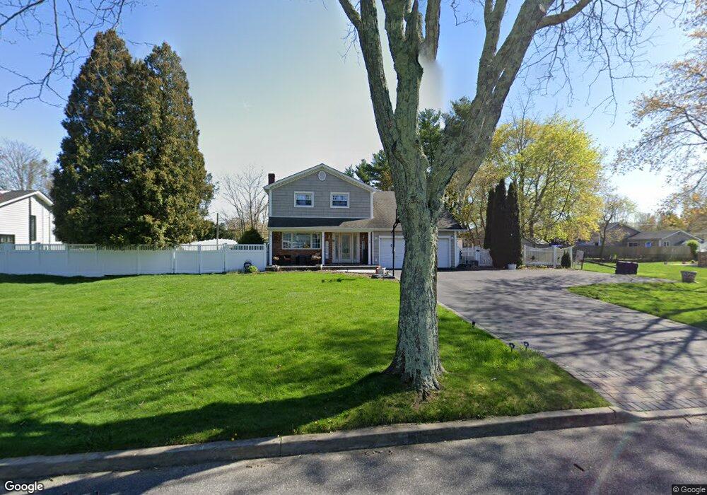 3 Marshmellow Dr, ComMacK, NY 11725 - photo 1