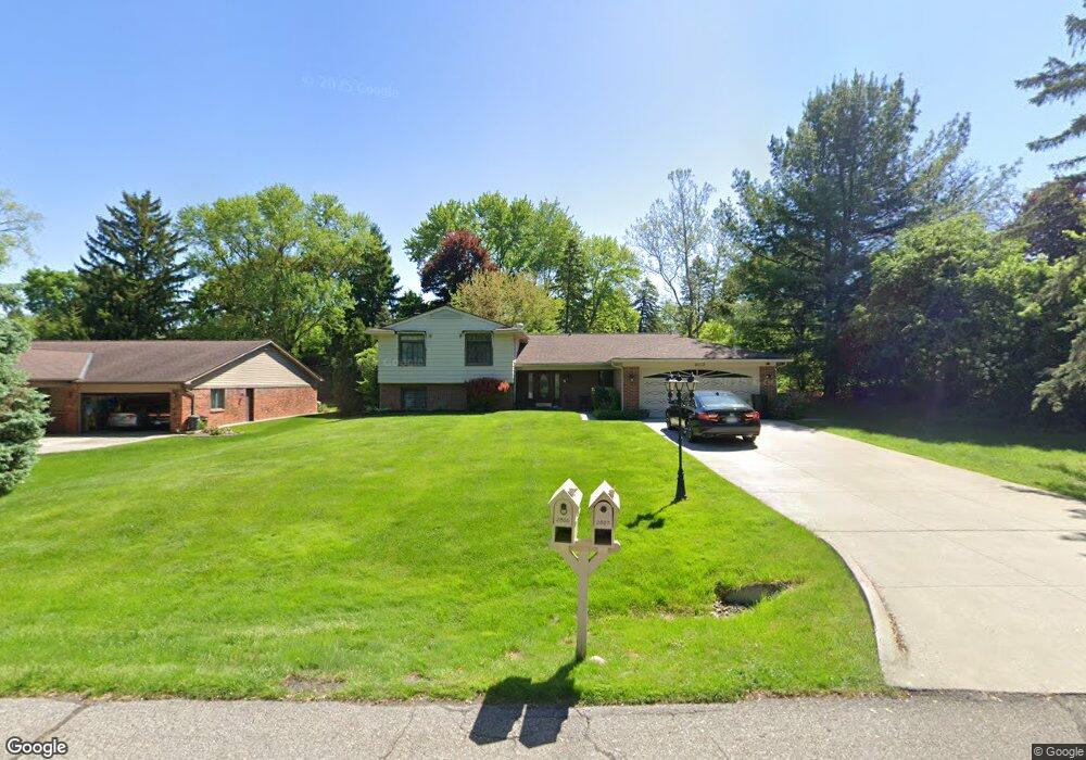 2807 Colonial Way, Bloomfield Hills, MI 48304 - photo 1