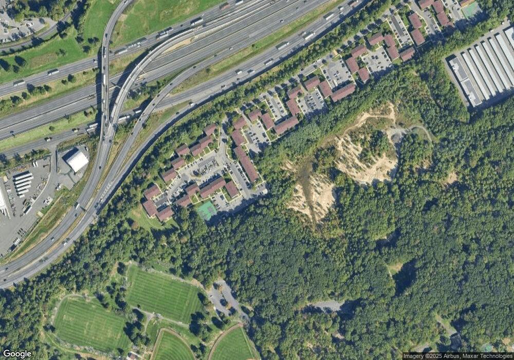 724 Cricket Ln, Woodbridge, NJ 07095 - photo 1