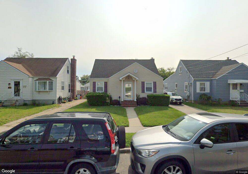 235 Campbell Ave, Williston Park, NY 11596 - photo 1