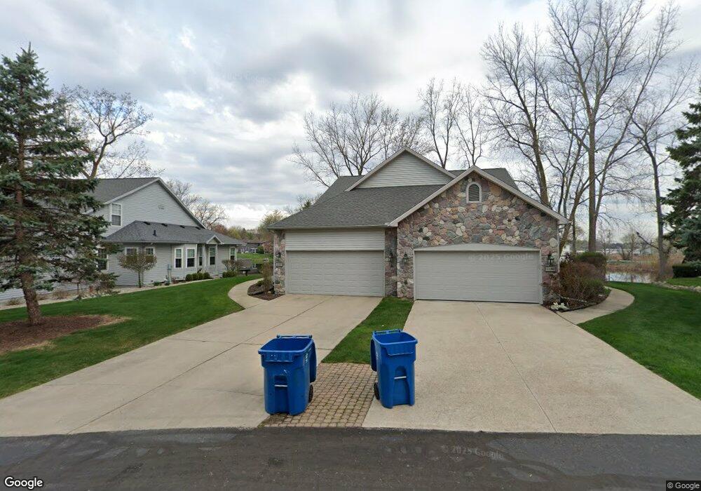 2332 Swans Cove unit 6, Fenton, MI 48430 - photo 1