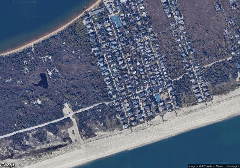 47 W Lighthouse Wlk Walk, Bay Shore, NY 11706 - photo 1