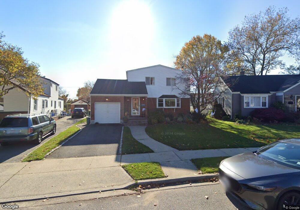 42 Camden Place, New Hyde Park, NY 11040 - photo 1