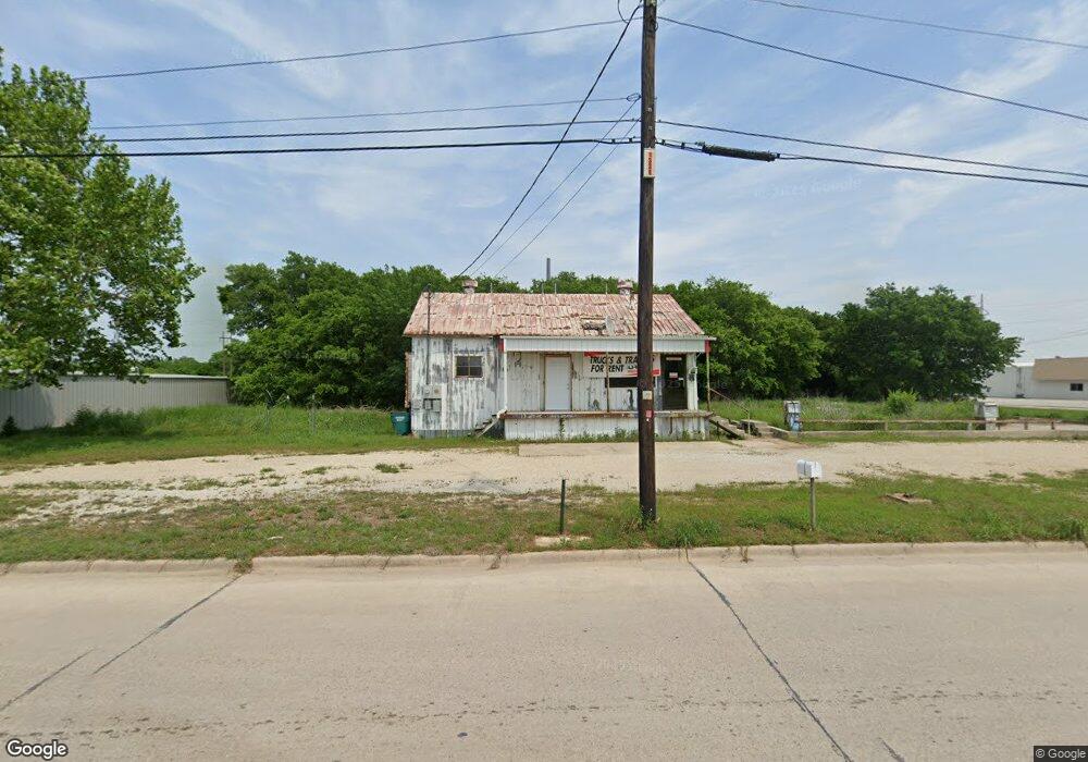 1340 N Dixon St, Gainesville, TX 76240 - photo 1