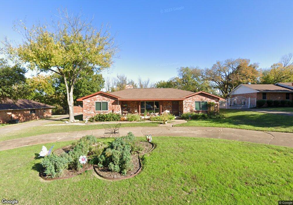 910 Cook Dr, Grand Prairie, TX 75050 - photo 1