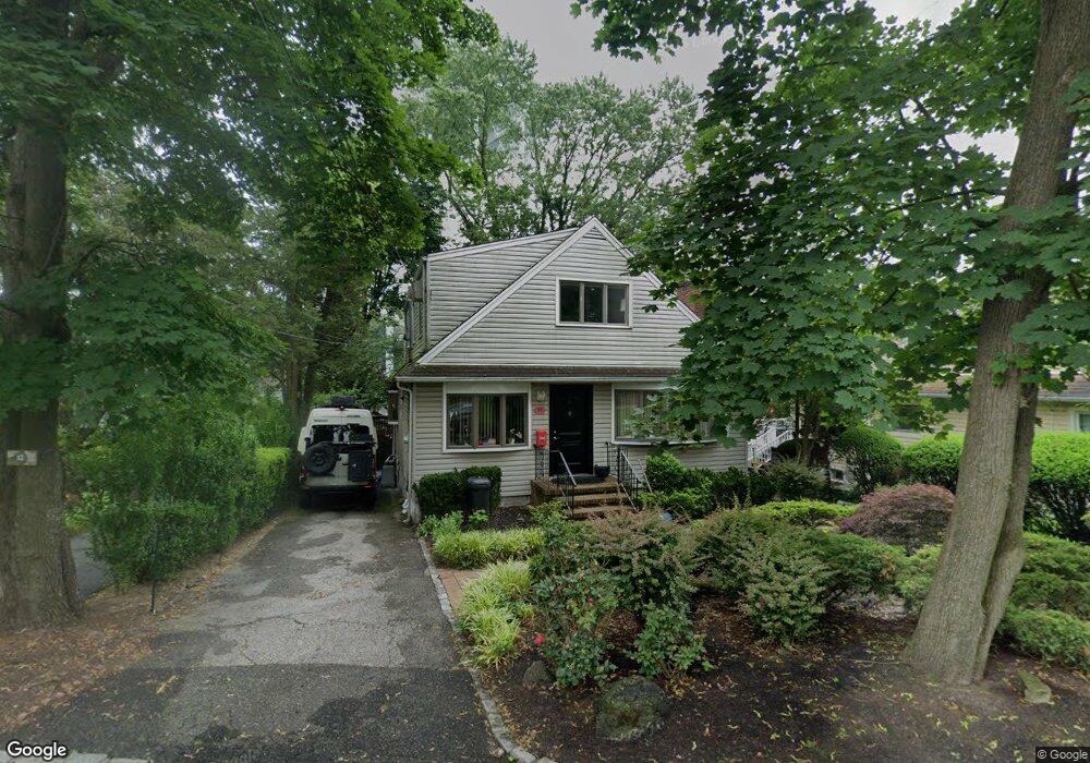 11 Arbor St, Great Neck, NY 11021 - photo 1