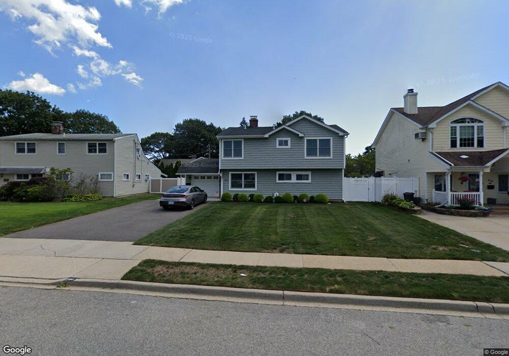 380 Red Maple Dr W, Wantagh, NY 11793 - photo 1