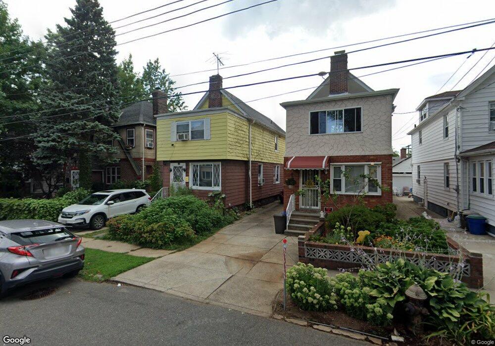 2734 164th St, Flushing, NY 11358 - photo 1