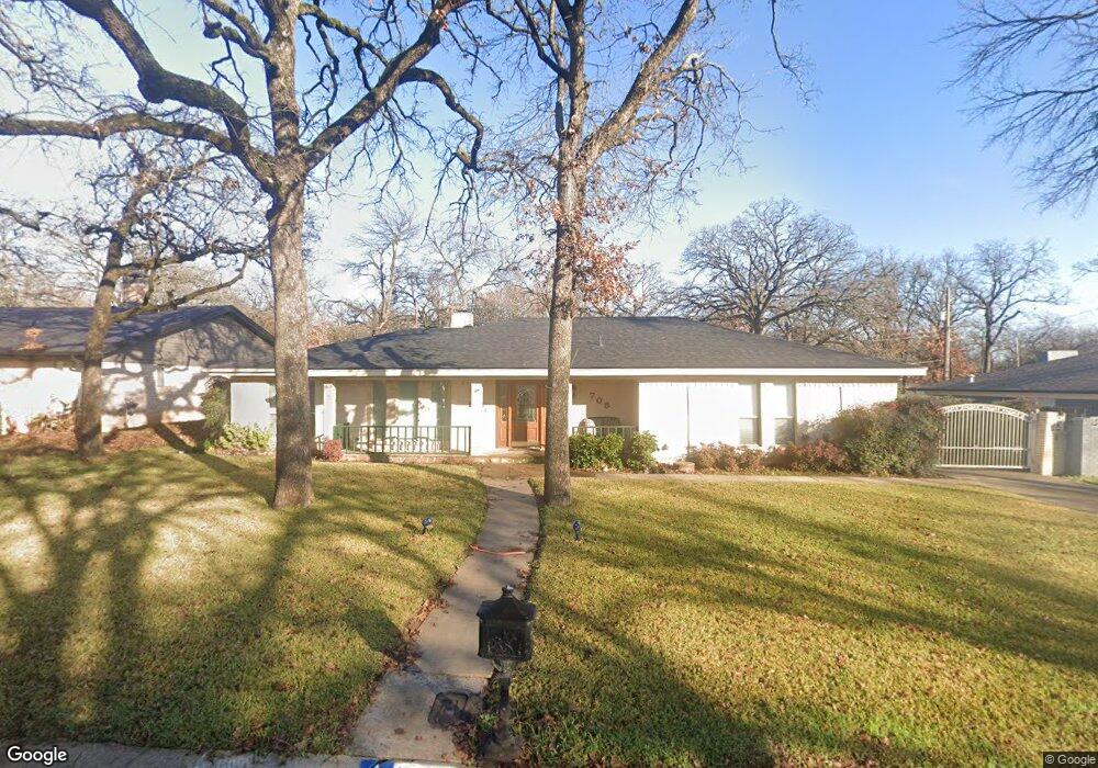 708 Thousand Oaks Dr, Hurst, TX 76054 - photo 1