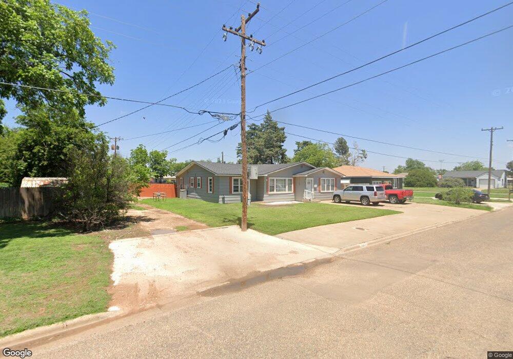 2202 W 13th St, Plainview, TX 79072 - photo 1
