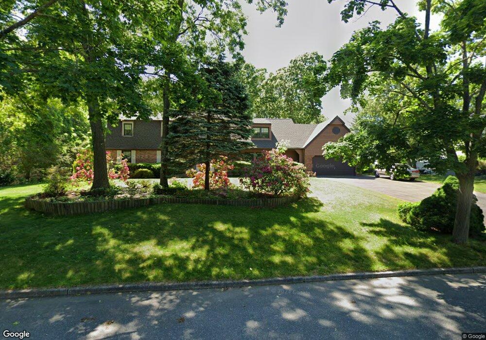 17 White Spruce Cir, ComMacK, NY 11725 - photo 1