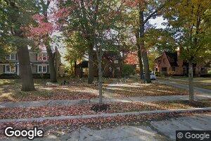 125 Cambridge Blvd, Pleasant Ridge, MI 48069