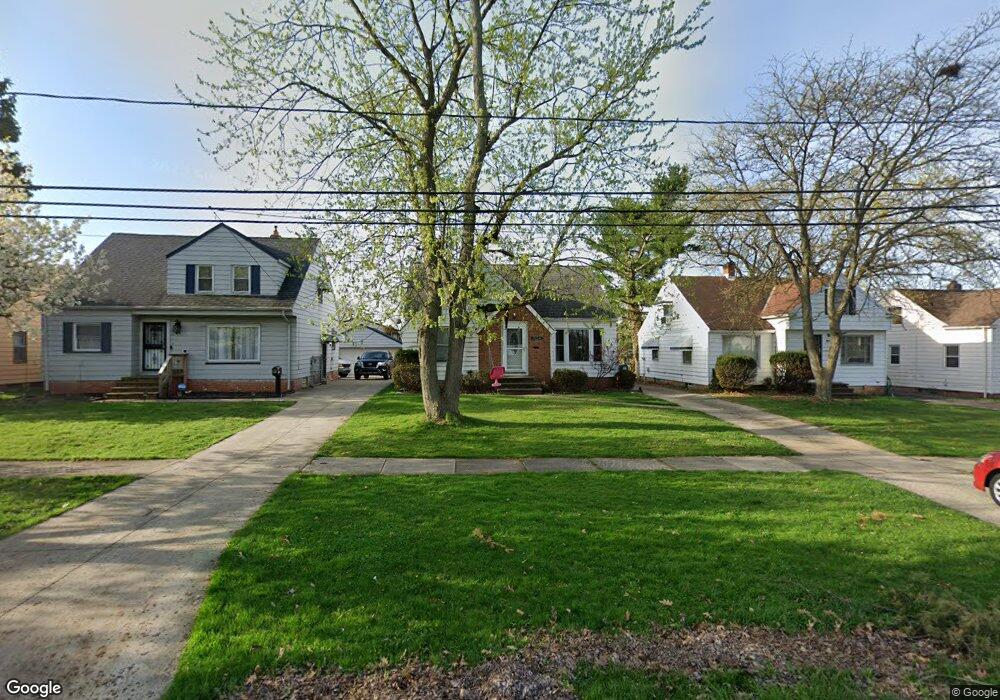 18116 Mccracken Rd, Maple Heights, OH 44137 - photo 1