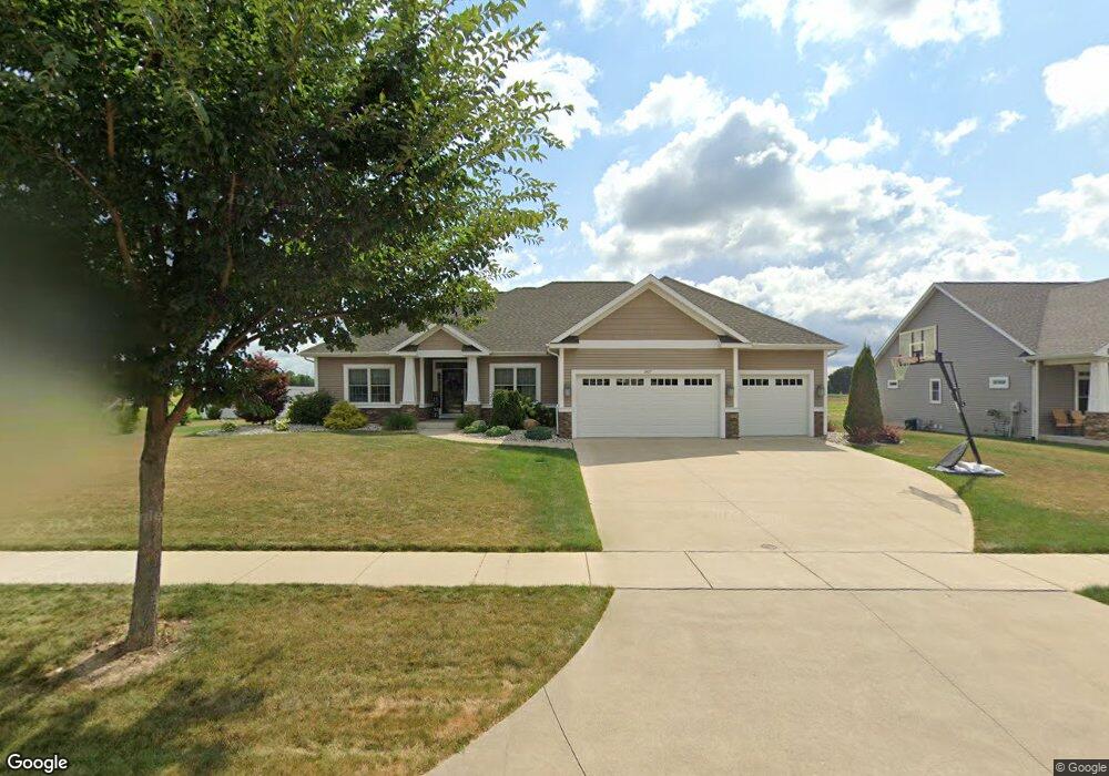 307 Queens Creek Dr W, Frankenmuth, MI 48734 - photo 1