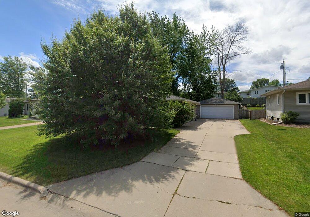 1324 W 5th St, Cedar Falls, IA 50613 - photo 1