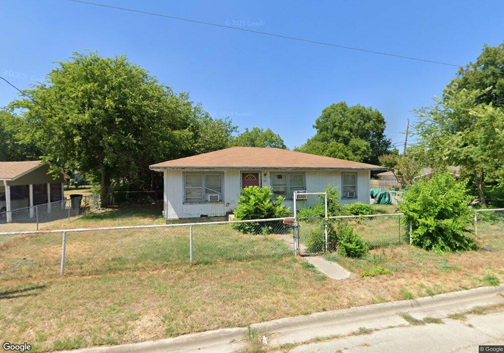 1519 E Garnett St, Gainesville, TX 76240 - photo 1