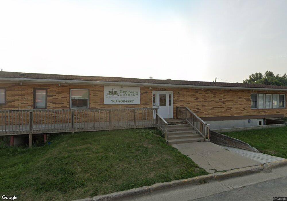 1920 9th Ave SW, Jamestown, ND 58401 - photo 1
