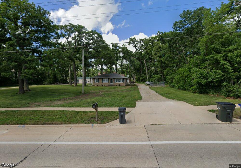 5200 42nd St NE, Cedar Rapids, IA 52411 - photo 1