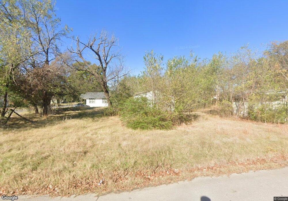 717 W Fairfax St, Okmulgee, OK 74447 - photo 1