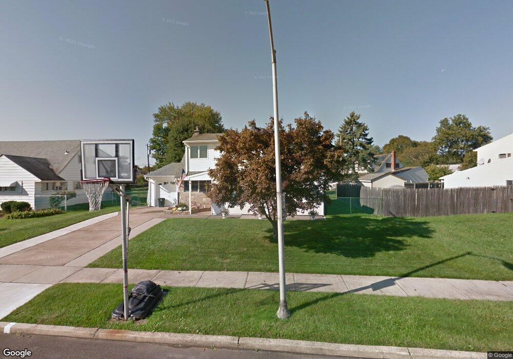 43 Dolphin Rd, Levittown, PA 19056 - photo 1